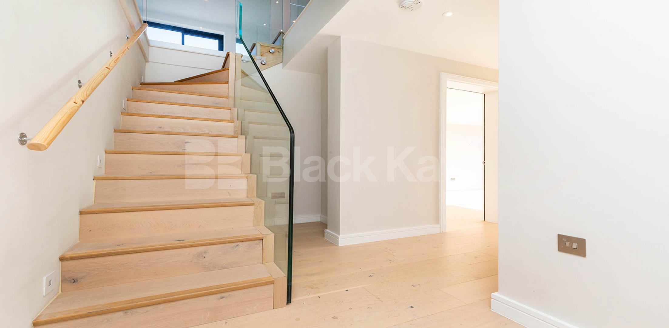 			2 Bedroom, 2 bath, 1 reception Penthouse			 Tottenham Lane, CROUCH END